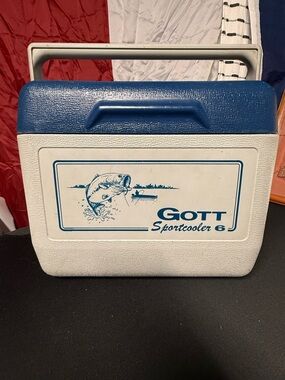 VINTAGE GOTT SPORT COOLER 6 W/ HUNTING FISHING SCENE